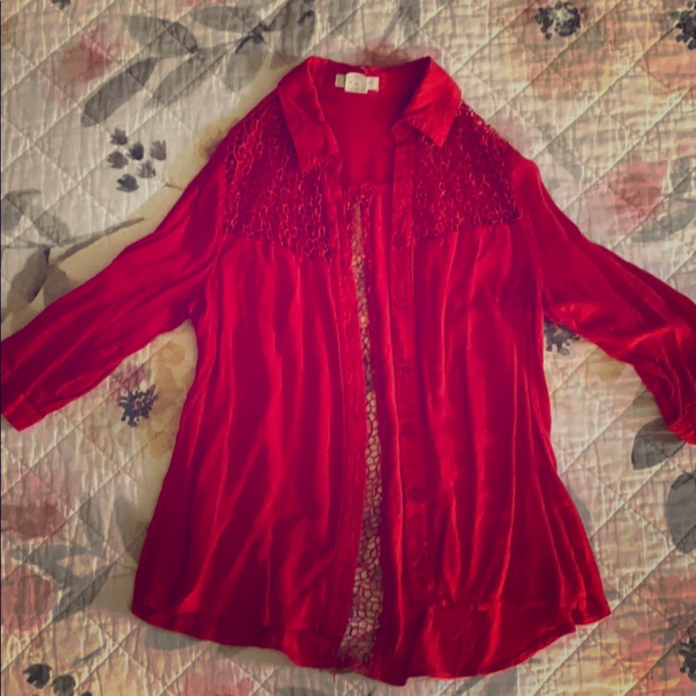 Red 3 quarter length shirt